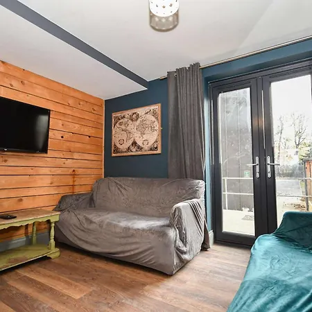 Modern 5 Bedroom Budget In Headingley * ليدز