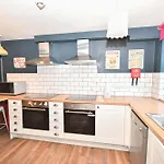 Modern 5 Bedroom Budget In Headingley * Leeds (West Yorkshire)