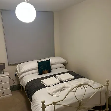 Modern 5 Bedroom Budget In Headingley * Leeds (West Yorkshire)