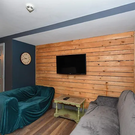 Modern 5 Bedroom Budget In Headingley Appartamento