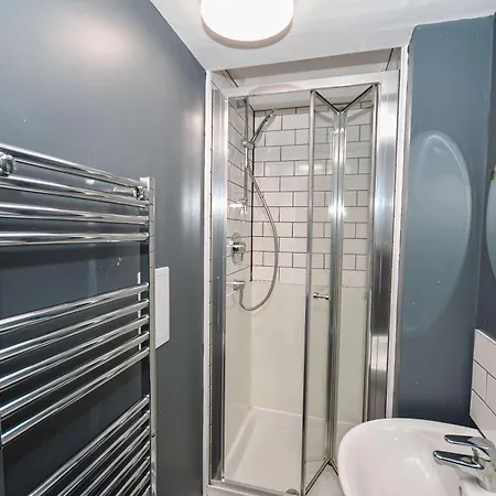 Modern 5 Bedroom Budget In Headingley * Leeds