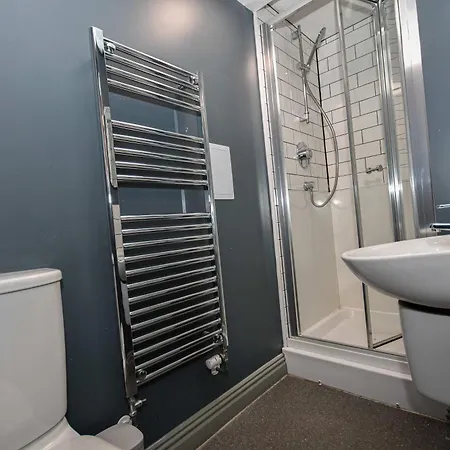 Modern 5 Bedroom Budget In Headingley 公寓 利兹