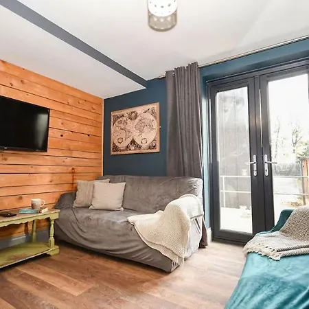 Modern 5 Bedroom Budget In Headingley Апартаменты *