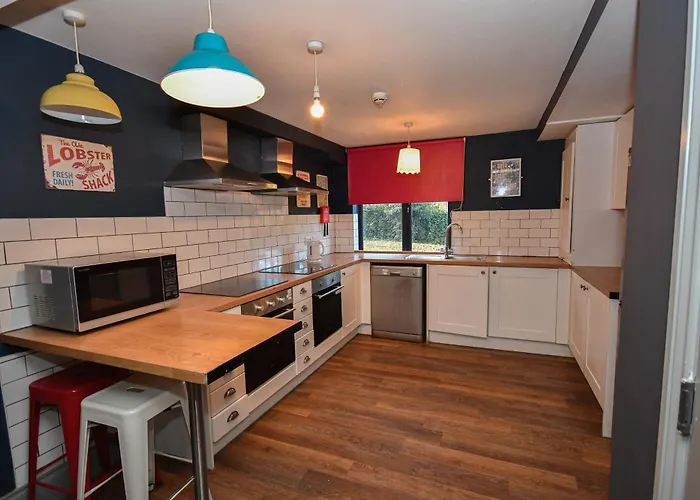 Modern 5 Bedroom Budget In Headingley 公寓