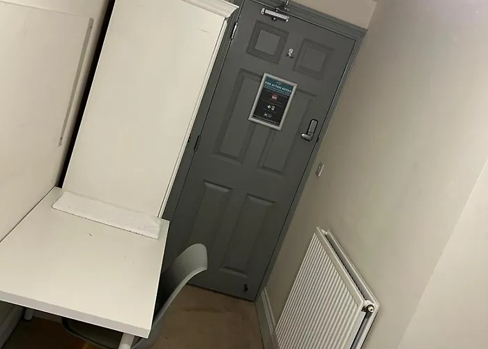 Modern 5 Bedroom Budget In Headingley * Лідс