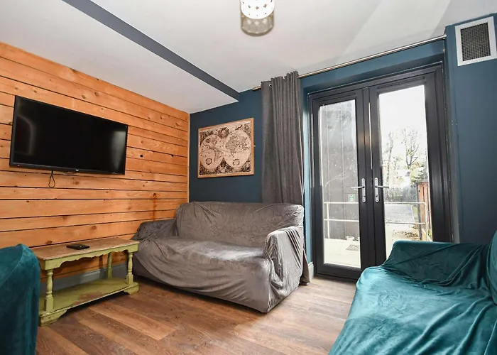 Modern 5 Bedroom Budget In Headingley * 利兹