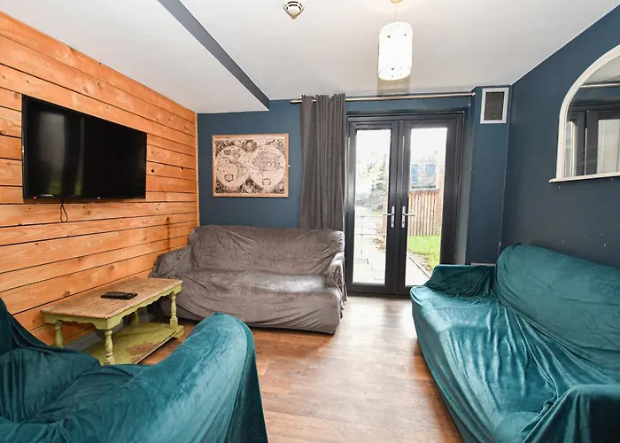 Modern 5 Bedroom Budget In Headingley *