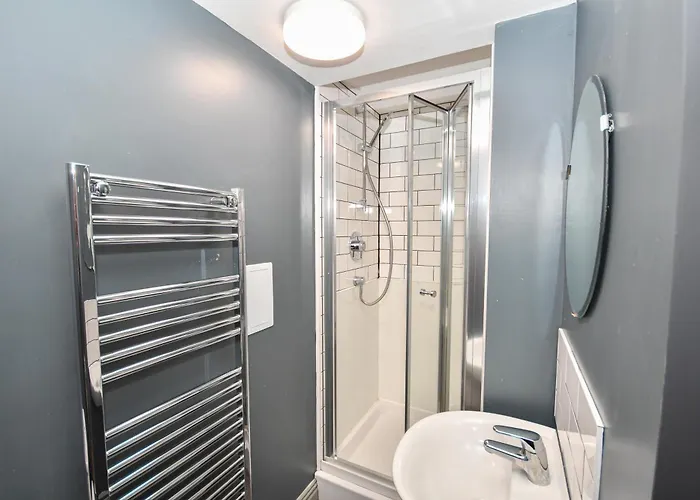 Modern 5 Bedroom Budget In Headingley 公寓 *