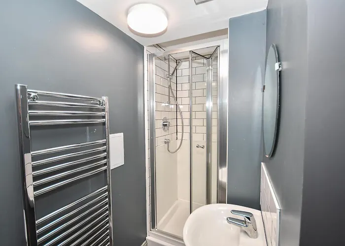 公寓 Modern 5 Bedroom Budget In Headingley