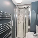 Modern 5 Bedroom Budget In Headingley * Leeds (West Yorkshire)