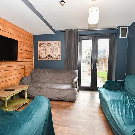 Modern 5 Bedroom Budget In Headingley *