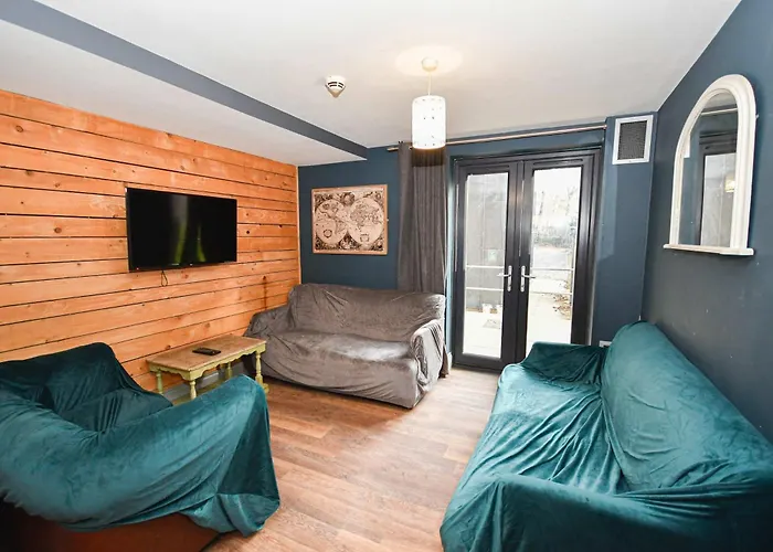 Modern 5 Bedroom Budget In Headingley Appartamento